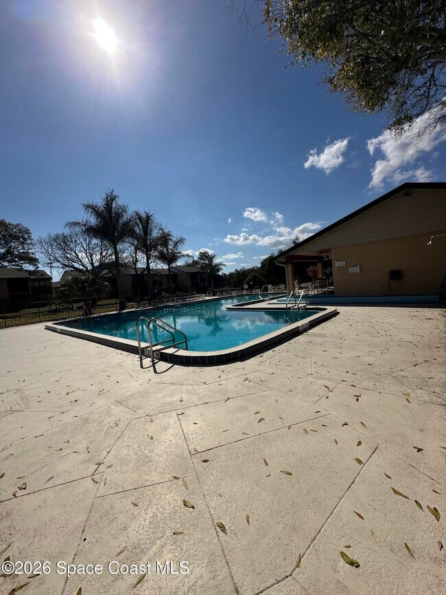 Building Photo - 2709 Golf Lake Cir