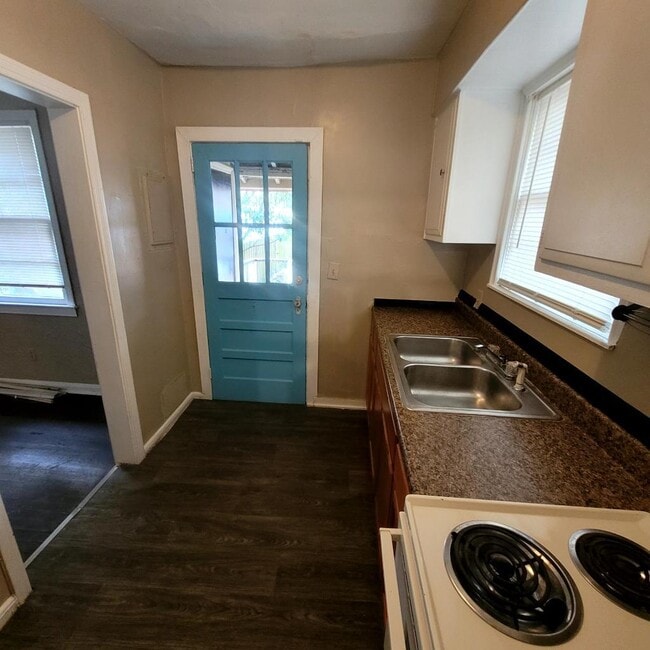 Building Photo - 8316 Buttercup St