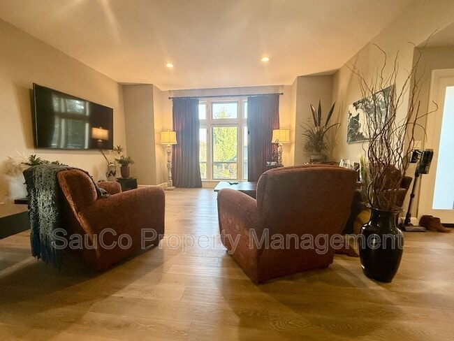 Building Photo - 52327 Ashley Ct