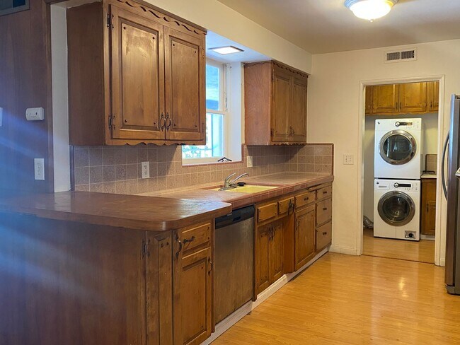 Building Photo - Home for Rent near Orange Circle