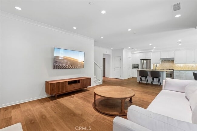 Building Photo - 70 Lupari