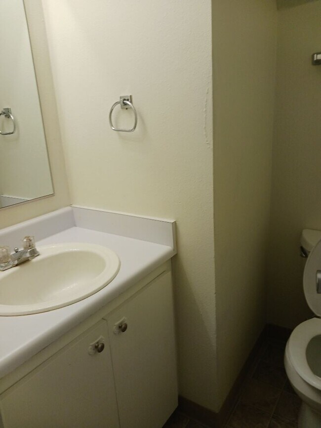 Building Photo - M611/613 W. 13th St