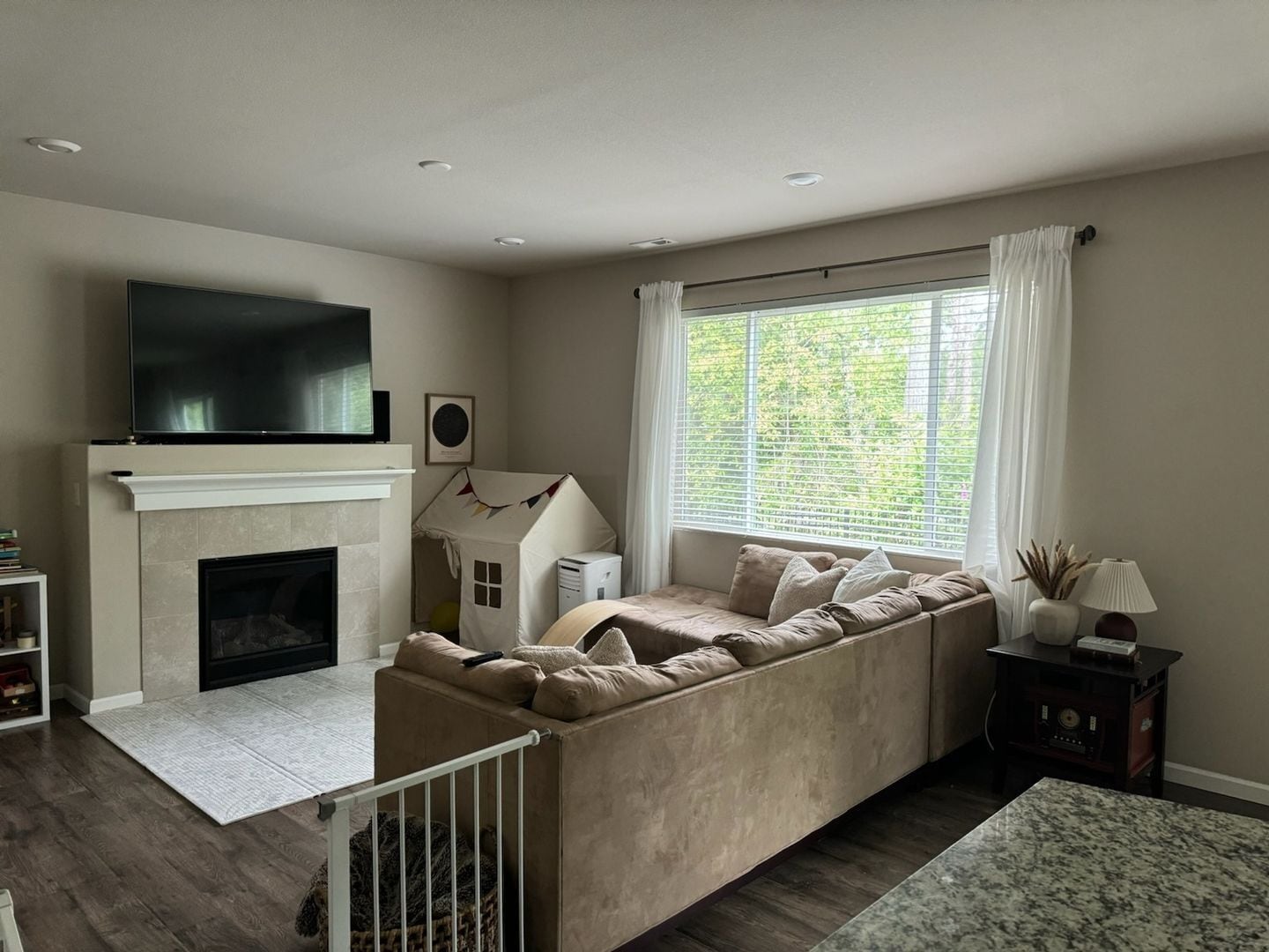 Building Photo - 4132 Cameron Dr NE