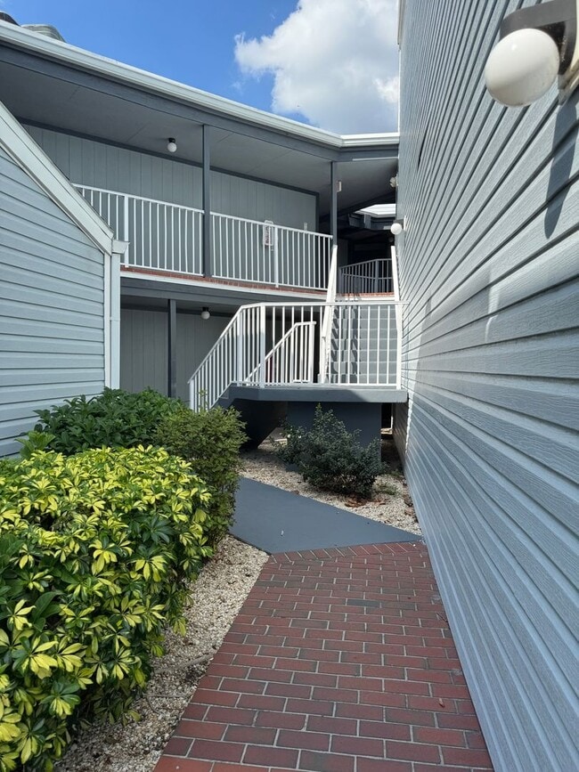 Building Photo - Experience comfort & leisure in this charming condo nestled within Orlando's best-kept secret, Ve...