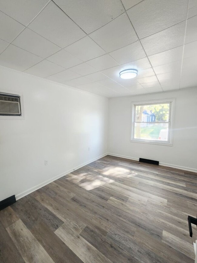 Building Photo - 564 Haller St