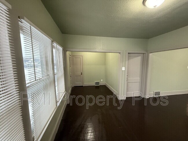 Building Photo - 2481 W Locust St