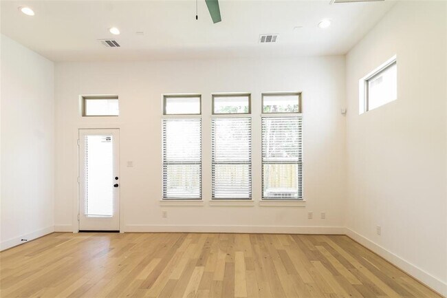 Building Photo - 3052 Truxillo St