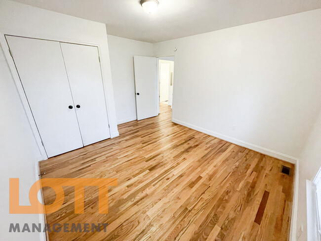 Building Photo - 702 Sumter St