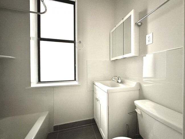 Building Photo - 3 bedroom in New York NY 10027