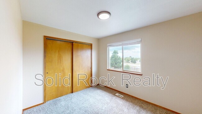 Building Photo - 4770 Beechvale Dr