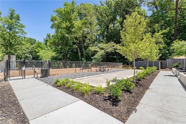 Building Photo - 1225 Chelsea Cir NW