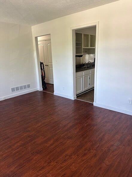 Building Photo - 1615 McGuire Ct