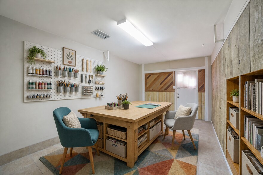 Building Photo - 8390 N Verde Dr