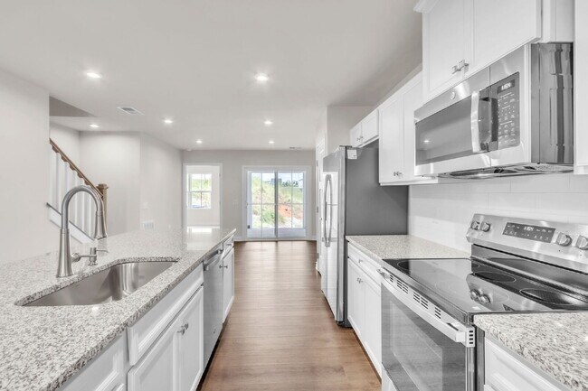 Building Photo - Modern New, Never Lived-in 3BR/2.5BA Townh...