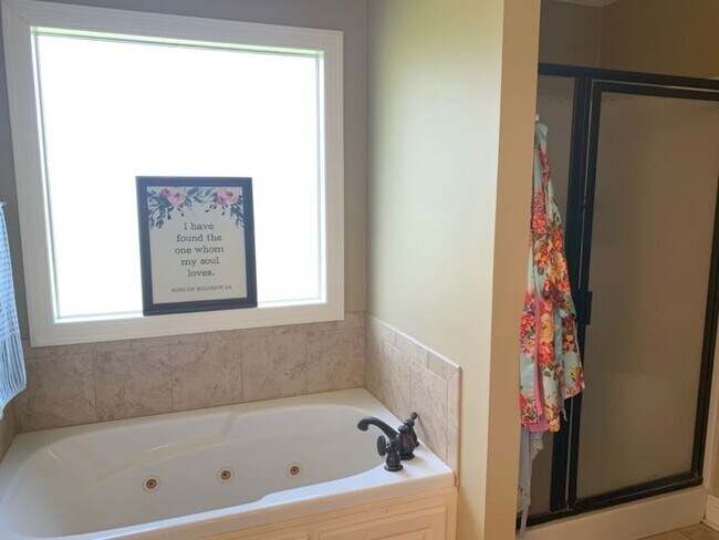 Building Photo - Beautiful 3/2 Home in Farmington Station Available For Rent!