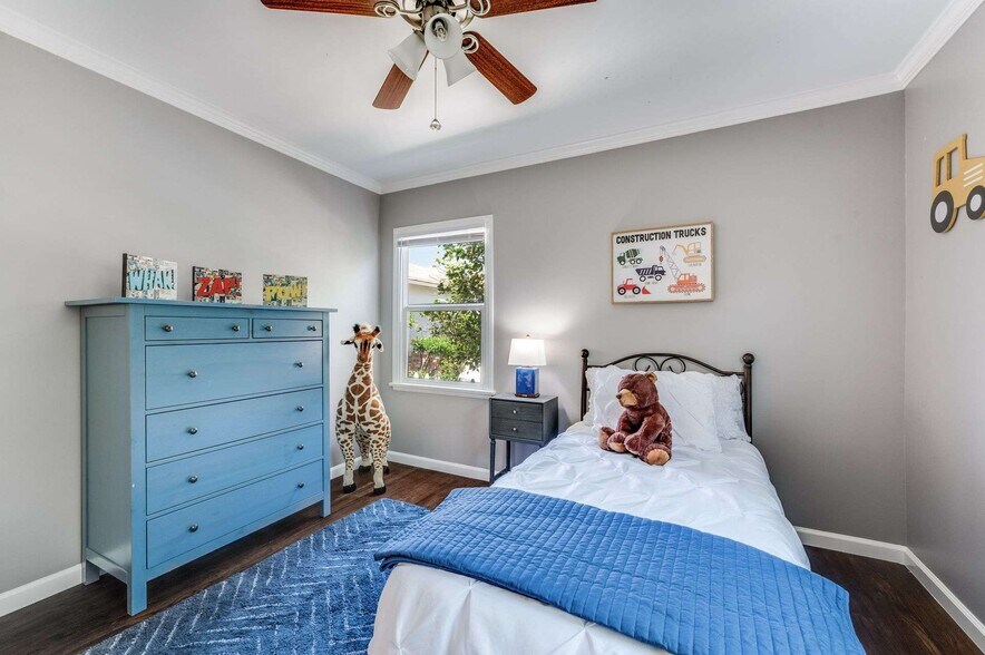 Building Photo - 6901 Bertrand Ave