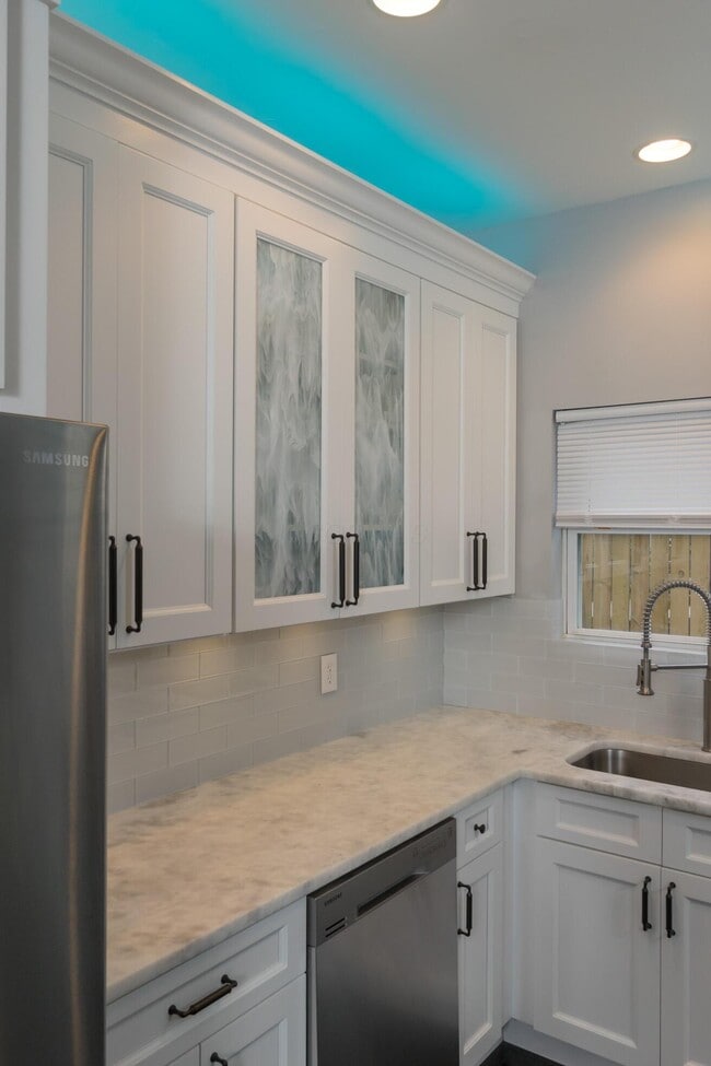 Building Photo - 1340 Oak St