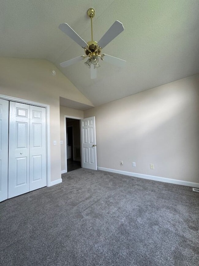 Building Photo - 135 Adler Ln