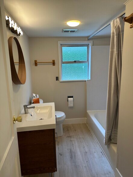 Bathroom main floor - 4038 Greenwood Avenue North