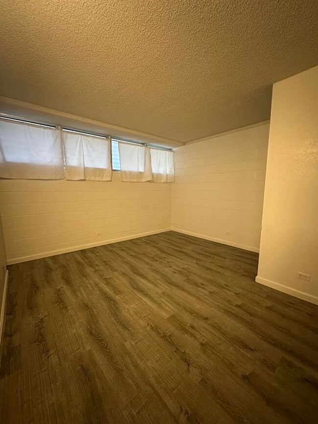 Building Photo - The Continental 2 bedroom, 1 bath, 1 assig...