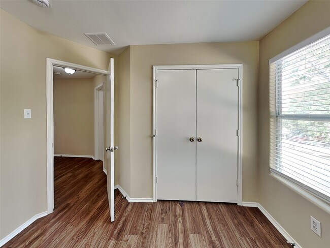 Building Photo - 8915 Chisholm Wood Ln