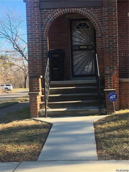 Building Photo - 15518 Snowden St