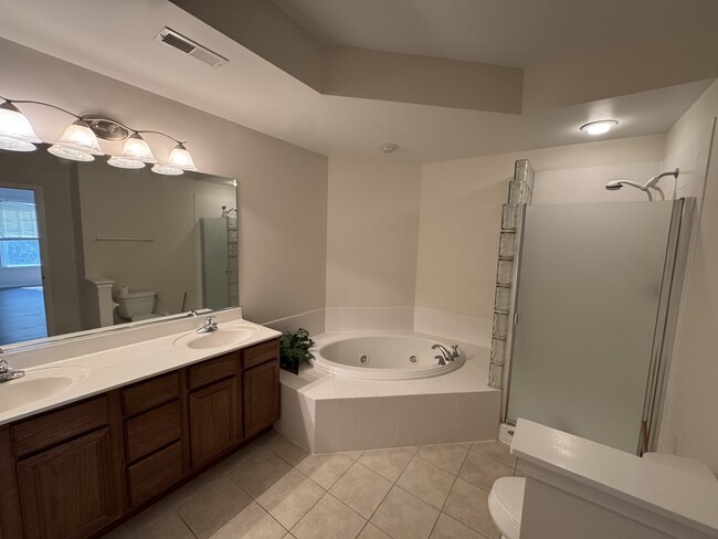 Building Photo - 385 Sundown Ct