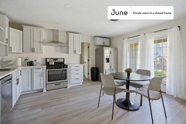 Building Photo - Private bedroom in 4 bed/1 bath Home