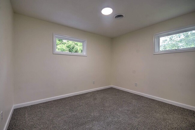 Building Photo - Renovated 3–4 Bedroom Home for Rent | 2,700+ Sq Ft | Bristol TN