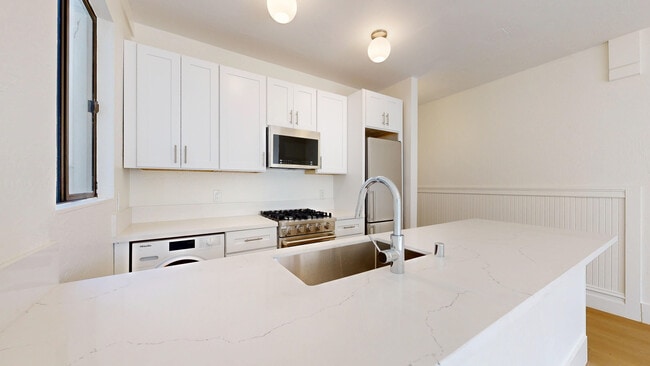 Building Photo - 1659 Grant Ave