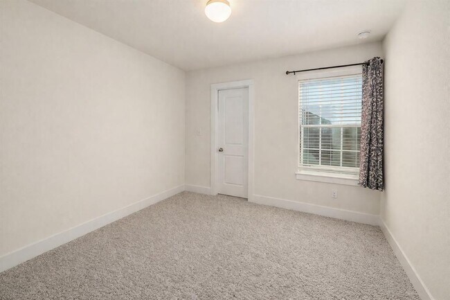 Building Photo - 204 Furlong Dr