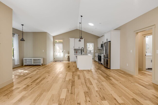 Building Photo - 40 Rangeley Dr