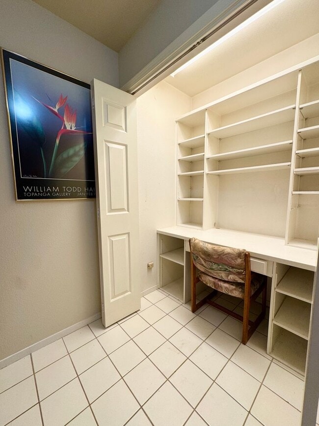 Building Photo - 565 Monet Walk