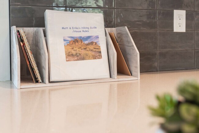 Building Photo - 4917 E Granada Rd