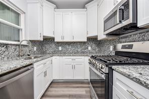 Building Photo - 8930 Easthaven Blvd