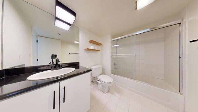 Building Photo - Bright & Modern 2BR/2BA Loft-Style Condo i...