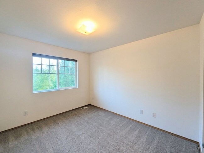 Building Photo - 3bd/2.5ba Everett Home