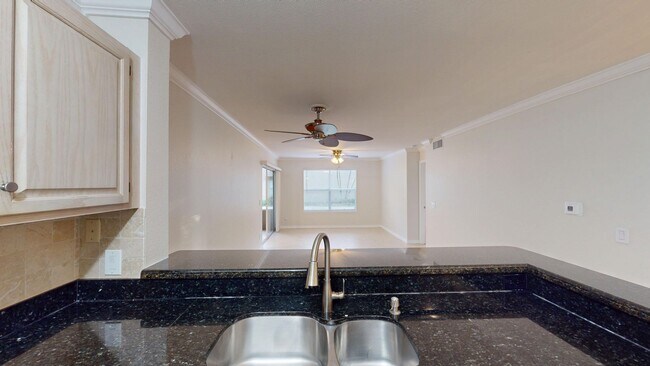 Building Photo - 2Bd/ 2Ba Condo in Premier Delray Beach Location **Optional Private Storage Garage**