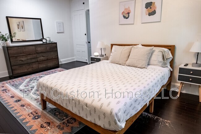 Building Photo - 419 W Orange St