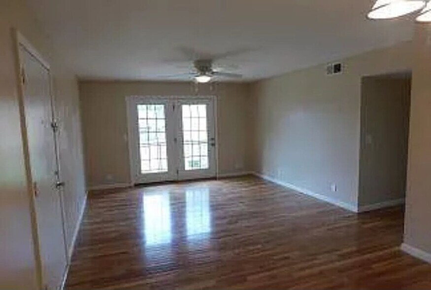 Building Photo - 420 Walton Ln