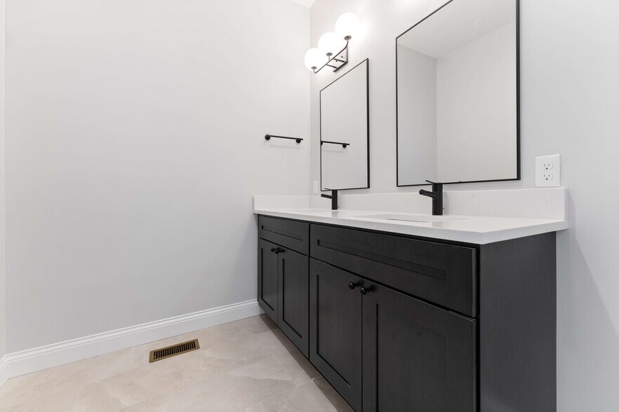 Building Photo - 6515 Nashville Ave