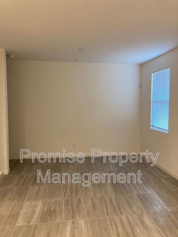 Building Photo - 4140 Sitio Cielo