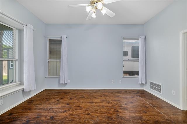 Building Photo - 931 W Cedar St