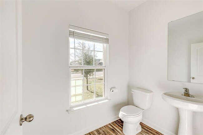 Building Photo - 109 Riverdale Dr