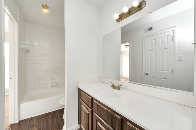 Building Photo - 3600 Jeanetta St