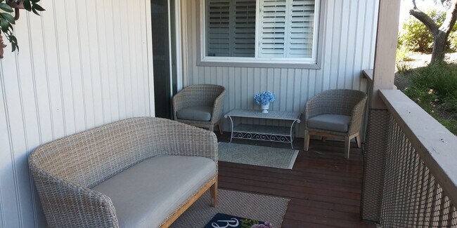 Building Photo - Fully Furnished Condo