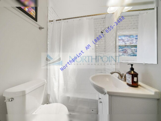 Building Photo - ! MOVE IN SPECIAL: 1 MONTH RENT FREE and A...