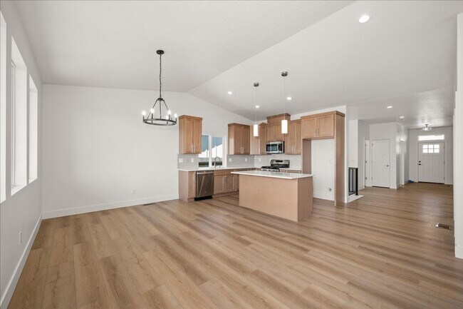 Building Photo - $3,375 - 4 Bed / 3 Bath Stunning Brand New Build Home with Panoramic Views