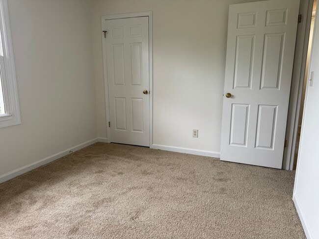 Building Photo - Gorgeous 2 BR Townhouse in New Market!