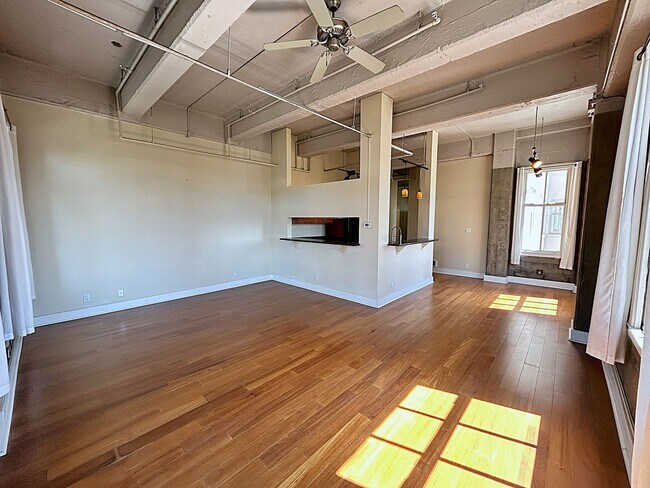 Building Photo - Your Landmark Lifestyle Starts Here: 1BR w...
